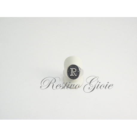 ANELLO IN ARGENTO 925 CON ZIRCONI NERI E BIANCHI MOD CHEVALIER CON INIZIALE