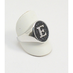 ANELLO IN ARGENTO 925 CON ZIRCONI NERI E BIANCHI MOD CHEVALIER CON INIZIALE