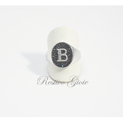 ANELLO IN ARGENTO 925 CON ZIRCONI NERI E BIANCHI MOD CHEVALIER CON INIZIALE