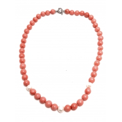 Collana in corallo rosa e perle bianche con chiusura in argento