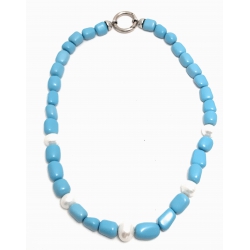 Collana in turchese e perle bianche con chiusura in acciaio